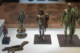 <center>Musée Saint-Raymond</center>Jupiter au foudre, Arles (Bouches-du-Rhône) ; Jupiter à l’aigle, Caraman (Haute-Garonne) et Nîmes (Gard) ; applique, Bas-Languedoc. Bronze. Époque romaine. 
Roi de l'Olympe, dieu du ciel et de la foudre, Jupiter est fréquemment représenté en Gaule. Il est souvent accompagné d’un aigle, oiseau maître des cieux. <br>
Jupiter
Bouillac (Tarn-et-Garonne). Bronze. Fin du Ier s. avant notre ère - Ier s.
Acquis avec la générosité de l’association des Amis du MSP et l’aide du FRAM.
Le foudre (éclair, tonnerre et foudre réunis) permet de reconnaître Jupiter. Sa tête rappelle les sculptures grecques représentées en Gaule. Il est souvent accompagné d’un aigle, oiseau maître des cieux.