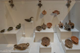 <center>Musée Saint-Raymond</center>Lampe en forme de canard.
Midi de la France. Bronze.
Médaillons de lampes : enlèvement d’Europe et monstre marin. Toulouse.
Terre cuite. 
Lampes à motifs végétaux. Toulouse. Terre cuite.
 Lampes en bronze. Vieille-Toulouse, Orange (Vauclu
Lampes ornées de scènes de chasse et d’un ours (au centre). Hôtel d'Assézat et place du Capitole. Terre cuite. 
Lampe à bec en enclume. Toulouse. Terre cuite.
Lampe ornée d’une scène érotique. Toulouse.
Terre cuite. 
Lampes illustrées de scènes de spectacles.