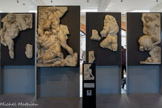 <center>Musée Saint-Raymond</center>Cette série de reliefs retrace les douze Travaux du héros grec Héraclès, devenu Hercule chez les Romains.