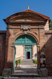 <center>Chapelle des Carmélites</center>Sous l’effet de la réforme engagée par Thérèse d'Avila, un groupe de moniales toulousaines se convertit en 1616 au Carmel et fait bâtir un couvent. Le 1er juillet 1622, année de la canonisation de sainte Thérèse d'Ávila, le roi Louis XIII, accompagnée de son épouse Anne d'Autriche, posa la première pierre de la chapelle. Didier Sansonnet est l'architecte de la Chapelle des Carmélites et du Couvent des Carmélites. L'ensemble est terminé en 1625.