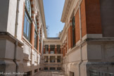 <center>Bibliothèque Municipale</center>Espace entre deux pavillons.