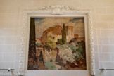<center>Bibliothèque Municipale</center>Édouard BOUILLIÈRE (1900-1967). Peintre.
Le tableau «La Lecture» montre une scène intime : une femme lit à une fillette assise tout près d’elle. L’artiste place ce moment de tendresse et d’apprentissage dans un paysage méridional, suggéré par une palette de tons chauds et une lumière dorée enveloppant les personnages. À l’arrière-plan, l’architecture et les essences d’arbres typiques du Midi renforcent l’impression de douceur propre aux paysages du Sud.