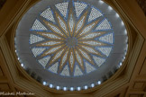 <center>Bibliothèque Municipale</center>La rosace, composée de centaines de cabochons de verre bleu et orange.
