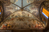 <center>Chapelle des Carmélites</center>La Glorification de sainte Thérèse d'Ávila. La sainte s’élève vers Dieu en atteignant l'extase. Elle est accueillie au Paradis par le Christ, le Saint-Esprit et Dieu le Père. Sainte-Cécile et le roi David l’accompagnent de leur musique. Autour, des concerts d’ange et une assemblée composée de martyrs, papes et autres Pères de l’Église complètent le décor. A la gauche de Sainte-Thérèse, docteur de l'Église et fondateur d'ordre contemplatif et à sa droite, martyrs, évêques et pape (dont Grégoire 15 qu'il a canonisé) assistent à son ascension. En écho au concile de Trente, cette scène s'inscrit dans la défense catholique du culte des saints et de la papauté.