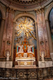 <center>Basilique Notre-Dame de la Daurade.</center>La chapelle des anges adorateurs.  Céramique de Gaston Virebent. Les anges sont en adoration devant le tabernacle.