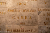 <center>Basilique Notre-Dame de la Daurade.</center>Anciens ex-voto, avec des récents écrits à la main.