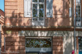<center>Bords de la Garonne.</center>Les anciennes plaques des rues ont un fond jaune quand elles sont parallèles à la Garonne.