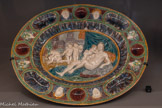 <center>Hôtel d’Assézat avec Fondation Bemberg.</center>JEAN CHIPAULT (attribué à)
(avant 1576-1599)
ou CLAUDE BERTHÉLEMY (attribué à)
(actif début du 17e siècle et 1626)
Plat: Allégorie de la Fécondité
Fin du 16e siècle-début du 17e siècle Terre cuite émaillé