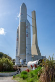 <center>Cité de l’Espace </center>Ariane 5 est un ancien lanceur spatial lourd de l'Agence spatiale européenne (ESA), développé pour placer des satellites sur orbite géostationnaire et des charges lourdes en orbite basse. Dans sa dernière version, il peut placer 21 tonnes en orbite basse et 10,5 tonnes sur une orbite de transfert géostationnaire. Il effectue son premier vol le 4 juin 1996 avec la mission V-88 et le lancement du 117e et dernier exemplaire a eu lieu le 5 juillet 2023 avec la mission VA-261.