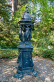 <center>Jardin des Plantes </center>Fontaine Wallace, fonderie de Val d'Ogne.