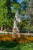 <center>Jardin des Plantes </center>Apollon du Belvédère.
L'œuvre est une copie en marbre de l'Apollon du Belvédère, réalisée en 1787 par le sculpteur parisien Jean-François Lorta, probablement lors de son séjour à Rome. En 1861, elle est donnée par la famille Gontaut-Biron à la commune de Toulouse, et installée en 1883 dans le Jardin des Plantes.
La statue est posée sur un socle en pierre de Mirepoix. Apollon est représenté nu, portant seulement une chlamyde sur les épaules et des sandales aux pieds. Le dieu, qui avance la jambe droite, la jambe gauche ne reposant que sur la pointe du pied, regarde dans la direction opposée. Sa chevelure est faite de longues mèches dont certaines sont ramenées en haut du front et nouées[