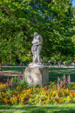 <center>Jardin des Plantes </center>Le Retour est une œuvre du sculpteur toulousain Auguste Seysses. En 1991, une copie en résine remplace l'œuvre originale.
Le groupe représente l'étreinte d'un jeune homme et d'une jeune femme, nus.