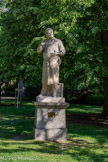 <center>Jardin Royal.</center>Le poète c ordonnier, Louis-Catherine Vestrepain (1809-1865), oeuvre d'Henry Parayre réalisée à partir d'un original créé par Antonin Mercié en 1898.