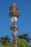 <center>Jardin Royal.</center>Candélabre aux motifs de dragons.
