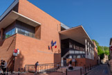 <center>Rue Sainte Anne</center>La rue suit approximativement le tracé du passage qui traversait, depuis le Moyen Âge, le quartier des chanoines de la cathédrale Saint-Étienne. Il longeait alors, du sud au nord, les maisons de ces chanoines, l'église Saint-Jacques, les bâtiments qui entouraient le cloître de Saint-Étienne, le chevet de la cathédrale et la prévôté du chapitre. Préfecture de la Haute Garonne. A sa suite, une remise ou grange, probablement construite au XVIIe siècle, est une dépendance de l'hôtel de Lamothe-Trilhe, qui se trouve en face. Le bâtiment est le témoin des remises et des granges qui étaient utilisées par les propriétaires des maisons du quartier canonionale.