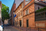 <center>Rue Sainte Anne</center>L'hôtel de Champreux. En 1864, Rodolphe de Champreux d'Altenbourg fait élever une clôture et des pavillons d'entrée sur la rue Sainte-Anne. Ils portent un décor de croisillons en briques rouges et claires. Ils sont couronnés par une frise d'antéfixes. L'hôtel est utilisé aujourd'hui comme résidence du consul général d'Espagne.