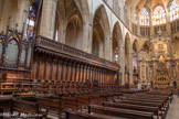<center>Cathédrale Saint-Étienne </center>Après l'incendie, les stalles et le buffet d'orgue sont remplacés. Le dessin des nouvelles stalles est commandé à Pierre Monge et l'exécution en est confiée aux menuisiers Antoine Morizot et Louis Behorri. A gauche, l'orgue de choeur.