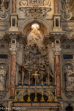 <center>Cathédrale Saint-Étienne </center>Le retable, de style baroque, en pierre a été construit par l'architecte Pierre Mercier et le sculpteur Gervais Drouet entre 1667 et 1670.