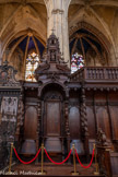 <center>Cathédrale Saint-Étienne </center>La cathèdre, siège de l'archevêque, est constitué d'un triple siège dominé par une petite Vierge à l'Enfant.