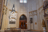 <center>Cathédrale Saint-Étienne </center>Chapelle Saint-Roch. Cette chapelle reçut au XVIIIe siècle un monument funéraire. En effet, les chanoines voulurent honorer la mémoire du marquis de Puyvert, Premier Président du Parlement de Toulouse rétabli par Louis XVI en 1175.
Mort en 1781, son tombeau fut élevé dans cette chapelle avec celui de son fils, mort à 21 ans, un an avant son père. Ce décor funèbre fut exécuté en 1784 par le sculpteur François Lucas. Il représente, devant une pyramide de marbre noir, une urne funéraire entourée de deux figures de marbre blanc représentant la Justice et la Paix, et une inscription disant « la Justice et la Paix sont tendrement aimées ».
Le médaillon de terre cuite représente le profit du marquis. Au-dessous, deux anges entourent l'effigie de son fils l'un pleure, l’autre dévoile le médaillon de celui qui eut à peine le temps de paraître au monde.