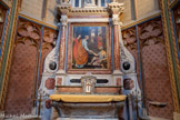 <center>Cathédrale Saint-Étienne </center>Chapelle  Saint Pierre. Cette chapelle était le siège de 24 chanoines, dont le groupe fut créé en 1259 pour augmenter le nombre des clercs mis au service de la cathédrale avant même la construction du nouveau chœur.
Elle était  terminée en 1286.
Le retable actuel date du XVIIIe siècle, et porte une toile représentant Saint Pierre guérissant un paralytique. Restaurée en 1810, elle reçut un autel de marbre du XVIIIe siècle, qui se trouvait auparavant dans l’église Saint-Jacques, voisine de la cathédrale.