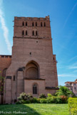 <center>Cathédrale Saint-Étienne </center>Ce mur de briques maintenu par de puissants contreforts est un restant de la de la cathédrale romane.