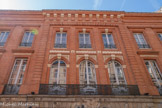 <center>La rue Croix-Baragnon.</center>Les ferronneries de style rocaille, dues au maître ferronnier Bernard Ortet.