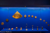 <center>Musée des arts précieux Paul-Dupuy</center>En haut : 2 cadrans solaires, puis astrolabe quadrant, 1579, des astrolabes. En bas des cadrans solaires, une lampe horloge, des sabliers.