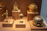 <center>Musée des arts précieux Paul-Dupuy</center>6. Figurine d’horloge <br>
7 - Couvercle de boite de montre
France, vers 1580. <br>
8 - Figurine d’horloge à automate : Musicien
Allemagne, XVIe siècle. <br>
9 - Boîte octogonale de montre à sonnerie
Allemagne, vers 1600 <br>
10 - Paul Cuper
Horloge de table en cuivre repercé, gravé et doré
Blois, vers 160