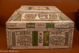 <center>Musée des arts précieux Paul-Dupuy</center>Coffret (travail de Kholmogory)
Russie, 2e moitié du XVIIIe siècle Bois et ivoire
