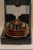 <center>Musée des arts précieux Paul-Dupuy</center>Ernst Plank. Praxinoscope. Allemagne, fin du XIXe siècle. Carton, tôle et miroir.
