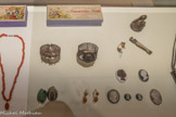 <center>Musée des arts précieux Paul-Dupuy</center>Boite à savon. Carton et papier.
Bracelets, XIXe siècle. Acier.
Épingle à cravate, 1ère moitié du XIXe siècle, cheveux et galuchat.
Boucle d’oreille Espagne, .Argent et dent.
Éteignoir, début  du XIXe siècle. Bronze.
Etui en forme de poisson. XIXe siècle. Cuivre et nacre.
Bague, XIXe siècle. Métal doré, cheveux et galuchat.
Boucle d’oreille Espagne, XIXe siècle,  Cuivre et corail. 
Broche, vers 1830. Cornaline et cuivre.
Camée, XIXe siècle. Onyx.
Nicolas Morelli. Portrait du général Jean Antoine Verdier, 1ère moitié du XIXe siècle. Agate.
Condorcet. France, vers 1830.Pierre dure.
Lavoisier. France, vers 1830.Pierre dure
Camée. France. XIXe siècle. Cornaline