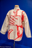 <center>Musée des Abattoirs</center>Jean-Charles de Casbelbajac (1949)
Jean-Charles Blais (France, 1956) Jean-Charles & Jean-Charles
Printemps-Été 1987
Veste coupée en toile à patron en coton écru, à imprimé sérigraphie de Jean-Charles Blais Archives Jean-Charles de Castelbajac