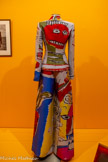 <center>Musée des Abattoirs</center>Reok
ca. 2000-2010
Tailleur-pantalon en jacquard de soie, d'après Reok (1985-1986)
de Jean-Michel Basquiat
Tailleur : Collection privée
Pantalon : Archives Jean-Charles de Castelbajac
 