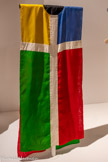 <center>Musée des Abattoirs</center>Chasuble pour l’aumônier de la prison de Poissy
1986
Chasuble multicolore et croix blanche en toile de coton, organza de soie
Archives Jean-Charles de Castelbajac
