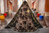 <center>Musée des Abattoirs</center>Battle Dress pour la Vierge Noire de Notre-Dame de la Daurade
2009
Robe en jacquard de soie, viscose et sequins Paroisse Notre-Dame de la Daurade
