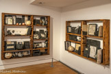 <center>Musée des Abattoirs</center>Jean-Luc Parant
11944, Tunisie - 2022, France)
Bibliothèque idéale 1,2006
Œuvre composée de 100 éléments : 2 bibliothèques compartimentées en bois teinté, objets en crayon graphite, pastel et encre sur papier, bois, cire Collection les Abattoirs, Musée - Frac Occitanie Toulouse