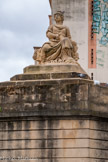 <center>Place Saint-Cyprien</center>L’autre arbore une couronne royale pour évoquer la province du Languedoc.