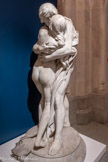 <center>Musée des Augustins</center>Auguste Seysses
(Toulouse, 1862-Toulouse. 1946)
Le Retour
1898
Dépôt de l’État, 1902 ; transfert de propriété de l’État à la Ville de Toulouse, 2004. <br>
Ce groupe sculpté, dont l’on retrouve une reproduction dans le Jardin des Plantes, est l’œuvre d’Auguste Seysses, élève toulousain d’Alexandre Falguière. Plus grande que nature, cette scène de retrouvailles amoureuses séduit par son intensité et sa sensualité. Si l’étreinte des deux amants est représentée de façon naturaliste, l’absence de vêtements confère à ce couple un caractère intemporel.