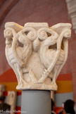 <center>Musée des Augustins</center>Oiseaux dans les lianes Chapiteau de colonne simple . Calcaire.  Toulouse, cloitre de la basilique Saint-Sernin.