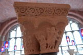 <center>Musée des Augustins</center>Après une première comparution devant le Sanhédrin (le tribunal religieux), Jésus est conduit devant 1e gouverneur de Judée, le procurateur romain Ponce Pilate. Celui-ci, assis sur un trône, confirme la sentence de mort prononcée par les autorités religieuses (sur deux corbeilles).