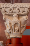 <center>Musée des Augustins</center>Tailloir avec des animaux affrontés.
Calcaire.
Histoire de Saint Jean Baptiste.
Chapiteau de colonne simple. Calcaire. <br>
Saint Jean Baptiste est le dernier des prophètes d'Israël. Il a baptisé Jésus et reconnu en lui le Messie (celui qui sauvera son peuple grâce à son alliance avec Dieu). Il est emprisonné dans une forteresse car il a reproché au gouverneur de Galilée, Hérode-Antipas, son mariage incestueux (interdit par la loi juive) avec Hérodiade, la femme de son frère.