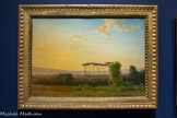 <center>Musée des Augustins</center>Pierre-Henri de Valenciennes
Toulouse, 1750-Paris, 1819)
Campagne romaine Entre 1786 et 1819
Peinture sur papier collé sur toile. Don d’Émile Labeyrie, 1959. <br
Pierre-Henri de Valenciennes commence sa formation à l’Académie royale de peinture, de sculpture et d’architecture de Toulouse, sa ville natale. Il effectue ensuite plusieurs voyages en Italie avant d’être admis à l’Académie de peinture de Paris en 1787. Spécialisé dans la peinture de paysage, il défend le « paysage historique », variante de la peinture d’histoire plaçant l’anecdote historique au sein d’un paysage imaginaire, inspiré de croquis pris sur le vif. L’aqueduc lointain comme l’interprétation libre des ruines des thermes de Trajan sont ici des signes d’un goût renouvelé pour l’antique, suite aux découvertes archéologiques du 17e siècle. Conformément au style néoclassique, les lignes d’horizon sont basses, laissant une grande place à des ciels limpides, peints dans des dégradés chromatiques subtils allant du jaune au bleu. L’artiste est un admirateur des cieux baignés de lumière de Claude Lorrain.
