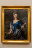 <center>Musée des Augustins</center>François de Troy
(Toulouse, 1645 - Paris, 1730).
Portrait de Marie-Anne de Bourbon, princesse de Conti (1666-1737)
Vers 1690
Huile sur toile
Coll. Académie royale de peinture, sculpture et architecture de Toulouse ; saisie révolutionnaire, 1794 ; transfert de propriété de l’État à la Ville de Toulouse, 2004. <br>
Née en 1666, Mademoiselle de Blois est la fille de Louis XIV et de Louise de La Vallière, première favorite du roi. Parfois décrite comme la fille préférée du souverain,
Marie-Anne de Bourbon devient princesse de Conti par son mariage avec Louis-Armand de Bourbon-Conti. Sensuel et délicat, ce portrait peint par François de Troy immortalise la beauté de cette princesse veuve à 21 ans, auréolée sa vie durant d’une réputation de droiture et d’élégance. Elle cueille et tresse une couronne de jasmin, fleur comparée à un petit lys, souvent associée à la beauté féminine.