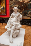 <center>Musée des Augustins</center>Laurent-Honoré Marqueste
(Toulouse, 1848-Paris, 1920)
Velléda
1877
Plâtre (modèle original)
Don de l’artiste, 1912. <br>
Dans Les Martyrs, roman écrit en 1809 par Châteaubriand, Velléda est une jeune druidesse qui tente de soulever son peuple contre les Romains. Puissante et mystérieuse, cette héroïne gauloise inspire les artistes du 19e siècle en quête de nouveaux sujets. L’engouement pour les thèmes nationaux est particulièrement marqué après la guerre de 1870 perdue contre la Prusse. Si elle se distingue par son air farouche, la Velléda du Toulousain Laurent Marqueste, prix de Rome en 1871, est dénudée, voluptueuse : comme la plupart des héroïnes sculptées, elle incarne une beauté féminine idéalisée et désirable.