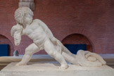 <center>Musée des Augustins</center>Sylvestre Clerc
 Hercule enfant
1928
Plâtre
Achat avec l’aide du Fonds régional d'acquisitions pour les musées Midi-Pyrénées, 1996. <br>
Fils de Jupiter et de la belle mortelle Alcmène, Hercule est doté dès son enfance d’une force prodigieuse. Il aurait ainsi étouffé les serpents envoyés pour le tuer dans son berceau par la déesse Junon, épouse de Jupiter et jalouse du fruit des amours illégitimes de son mari. Ce sont moins les entrelacs réalisés par le corps lourd des serpents déjà morts qui intéressent le sculpteur que la puissance de l’enfant, visage poupin, air renfrogné et corps trapu. Cette œuvre est le plâtre original du groupe visible sur les allées Frédéric-Mistral, couronné d’une médaille d’argent au Salon des artistes français de 1928.