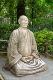 <center>Le jardin japonais</center>Buste de maître Taisen Deshimaru (1914-1982), qui a fondé de nombreux dojos zen en France dans les années 1970. Sculpteur: José Torres.