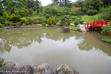 <center>Le jardin japonais</center>Le minéral sous tous ses aspects, apparaît comme la composante essentielle de jardin japonais. Grâce à sa diversité de matières et de formes et à son fort pouvoir de suggestion, il offre un large champ d'utilisation de symboles, il peut représenter à lui seul les trois thèmes majeurs du jardin zen : la montagne, le lac ou les îles.
Sanzon-seki ou pierre des trois saints. Ce groupe de trois pierres dressées et de tailles différentes, est placé sur la trajectoire nord-est / sud-ouest empruntée par les mauvais esprits, il a pour fonction de protéger le jardin. Ici, la triade de pierres se trouve sous le saule près du pont rouge.