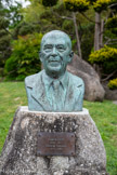 <center>Le jardin japonais</center>Le buste de Pierre Baudi (1916-1997), maire de Toulouse de 1971 à 1983, est une œuvre de Sébastien Langloÿs.