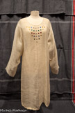 <center>Musée des Abattoirs</center>Robe en gaze à fromage blanc
Printemps-Été 1981.
Robe coupe cruciforme médiévale, en gaze de voile de lin pour filtrer le fromage blanc, application de pierres d'imitation de couleurs
Archives Jean-Charles de Castelbajac